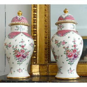 Pair Of Porcelain Potiches In The Chinese Style - Famille Rose - Manufacture Samson