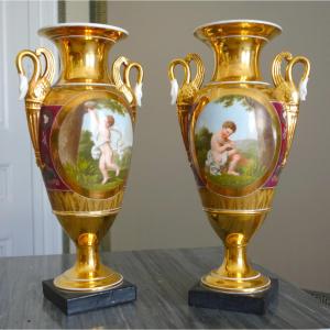 Pair Of Empire Porcelain Of Paris Polychrome And Gold Vases: The Egg-stealing Putti