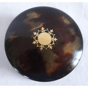 Brown Tortoiseshell Pillbox With Gold Inlay – 19th Century