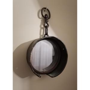 Brutalist Mirror. Léopold Gest .