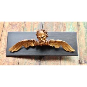 17th Century Golden Wood Representing The Head Of A Winged Old Man 