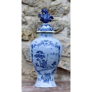 Covered Pot Vase In Delft Earthenware From The 18th Century 