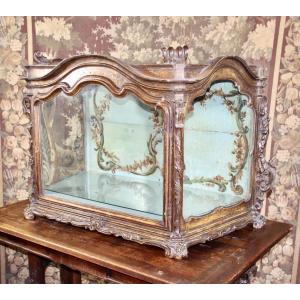 Large 18th Century Venetian Display Case In Gilded Wood