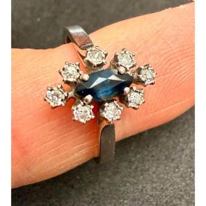 White Gold Ring With Sapphire And Diamonds 