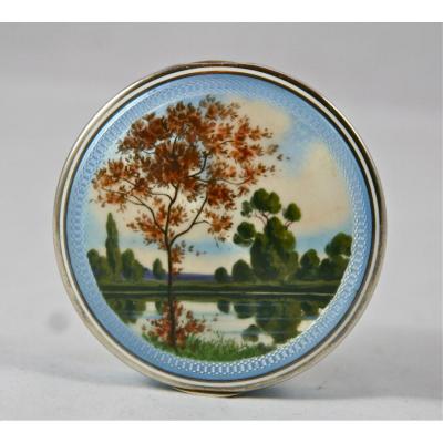 boîte XIXème en émail sur vermeil à décor de paysage.