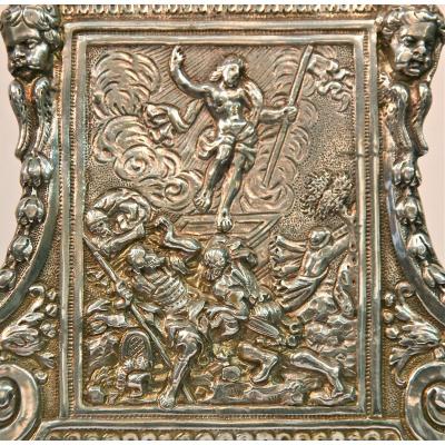 Kiss From Eighteenth Peace Silver Metal