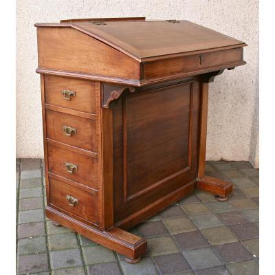 Davenport Nineteenth In Walnut