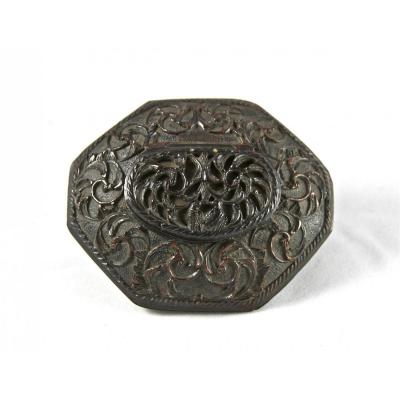 In Carved Snuff Box Corozo