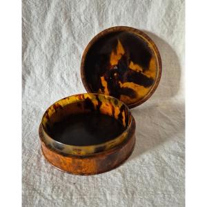 Round Box From The Directoire Period In Walnut Burl And Tortoise Shell