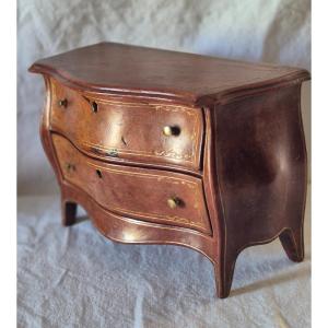 Leather-covered Ventrue Chest Of Drawers Forming A Jewelry Box