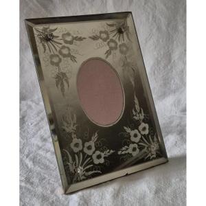 Oval View Flower Engraved Mirror Photo Frame With Chamfer