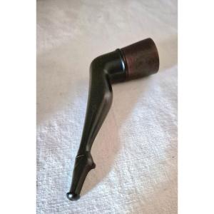 Pipe To The Sensual Shapes Of A Woman's Leg