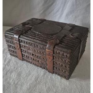 19th Century Trompe l'Oeil Carved Wooden Jewelry And Small Items Box