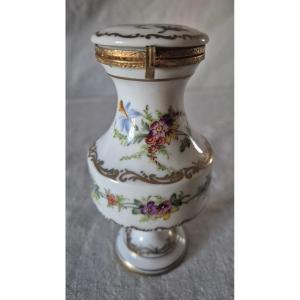 Meissen Porcelain Lidded Pot On A Pedestal Base, Early 20th Century 