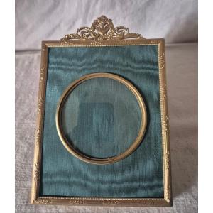 Second Empire Gilt Bronze Round Frame With Green Moiré Fabric Passe-partout
