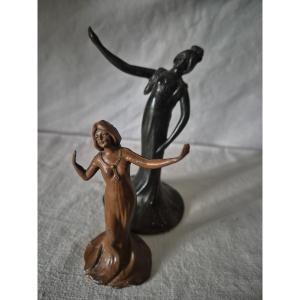 Two Art Nouveau Ring-making Women In Patinated And Painted Metal, Early 20th Century 