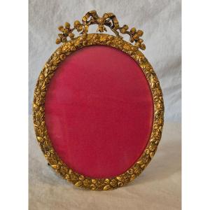 Gilt Bronze And Chased Oval Photo Frame With Convex Glass From The 19th Century