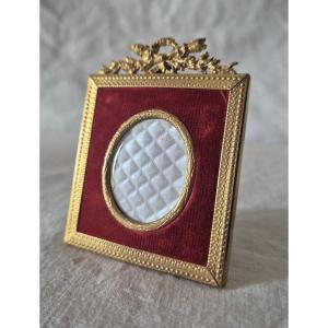 Square Gilded Bronze Photo Frame For Miniature With Oval Pass-through