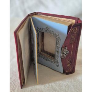 Very Small Miniature Portrait Album In Gilded Red Leather With Nickel-plated Steel Closure.