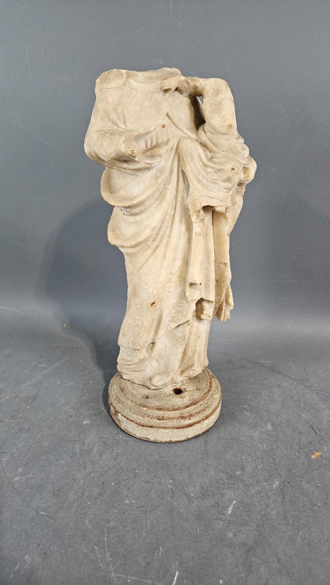 Statua donna alabastro