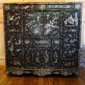 Vietnamese Cabinet Inlaid With Mother-of-pearl, Late 19th Century
