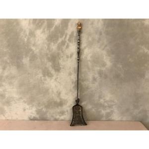 19th Century Iron Shovel With Caesar's Head Decor. 