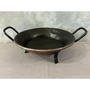 Late 18th Century Round Copper Dish On Feet 