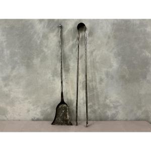 Set Of An 18th-century Iron Fireplace Shovel And Tongs