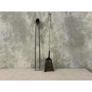 A Set Of A Shovel And Tongs In Wrought Iron Dating From The 18th Century