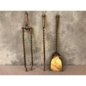 Set Of Three Pieces In Twisted Brass From The 19th English