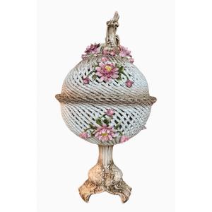 Capodimonte - Porcelain Footed Bowl / Potpourri