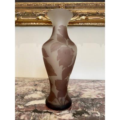 Glass Paste Vase With Roses