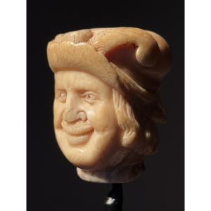 Ivory  Pommel Depicting A Smiling Man's Head, Ca. 1650.