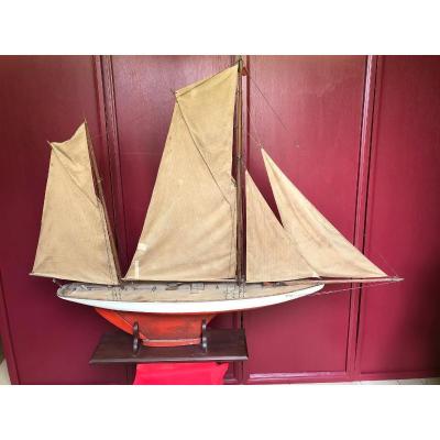 Goelette 2 Mats Navigating Basin Boat