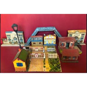 Showcase Accessories For Trains