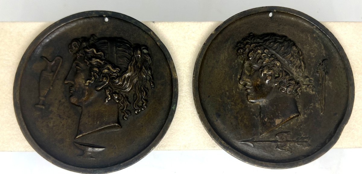 Coppia di bassorilievi in bronzo Italia fine del XVIII sec.