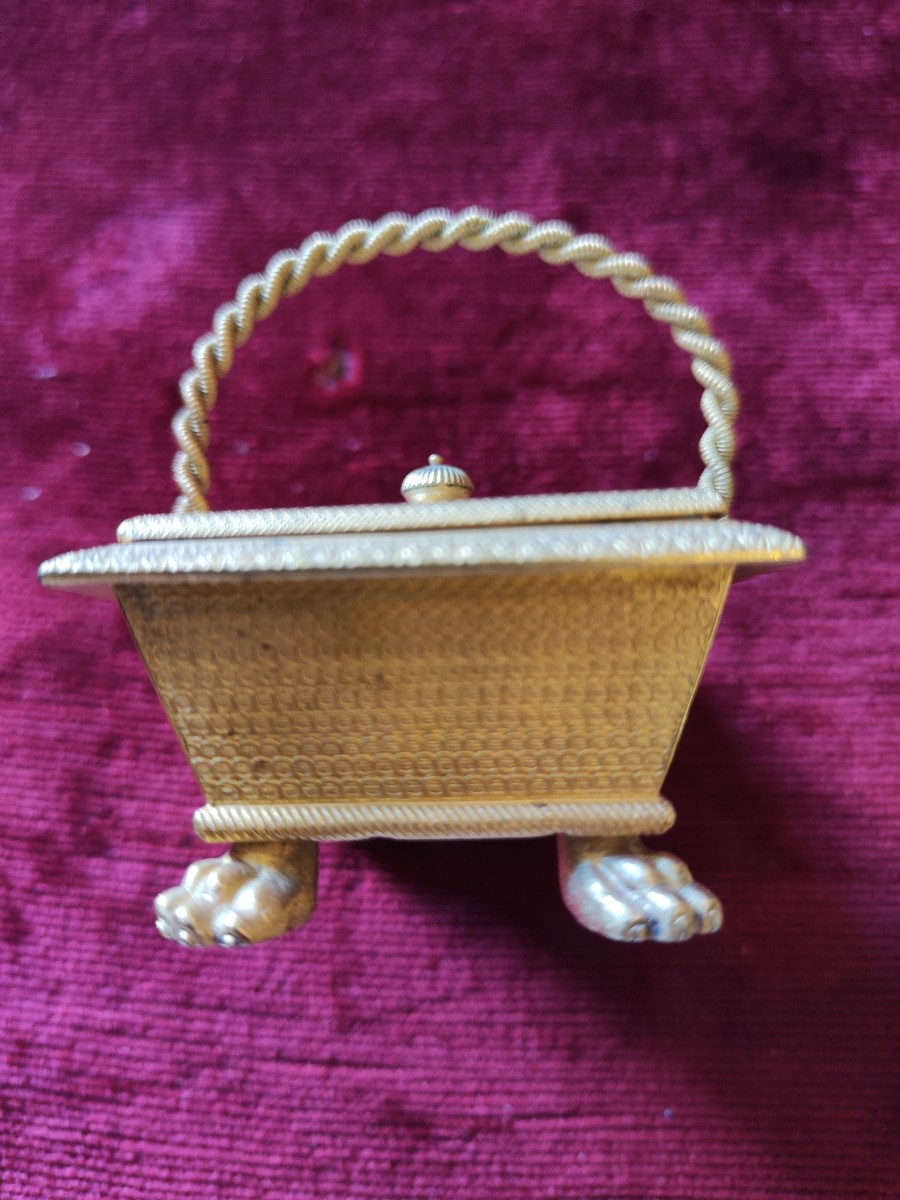 Panierino in bronzo dorato padiglione della Regina -photo-1