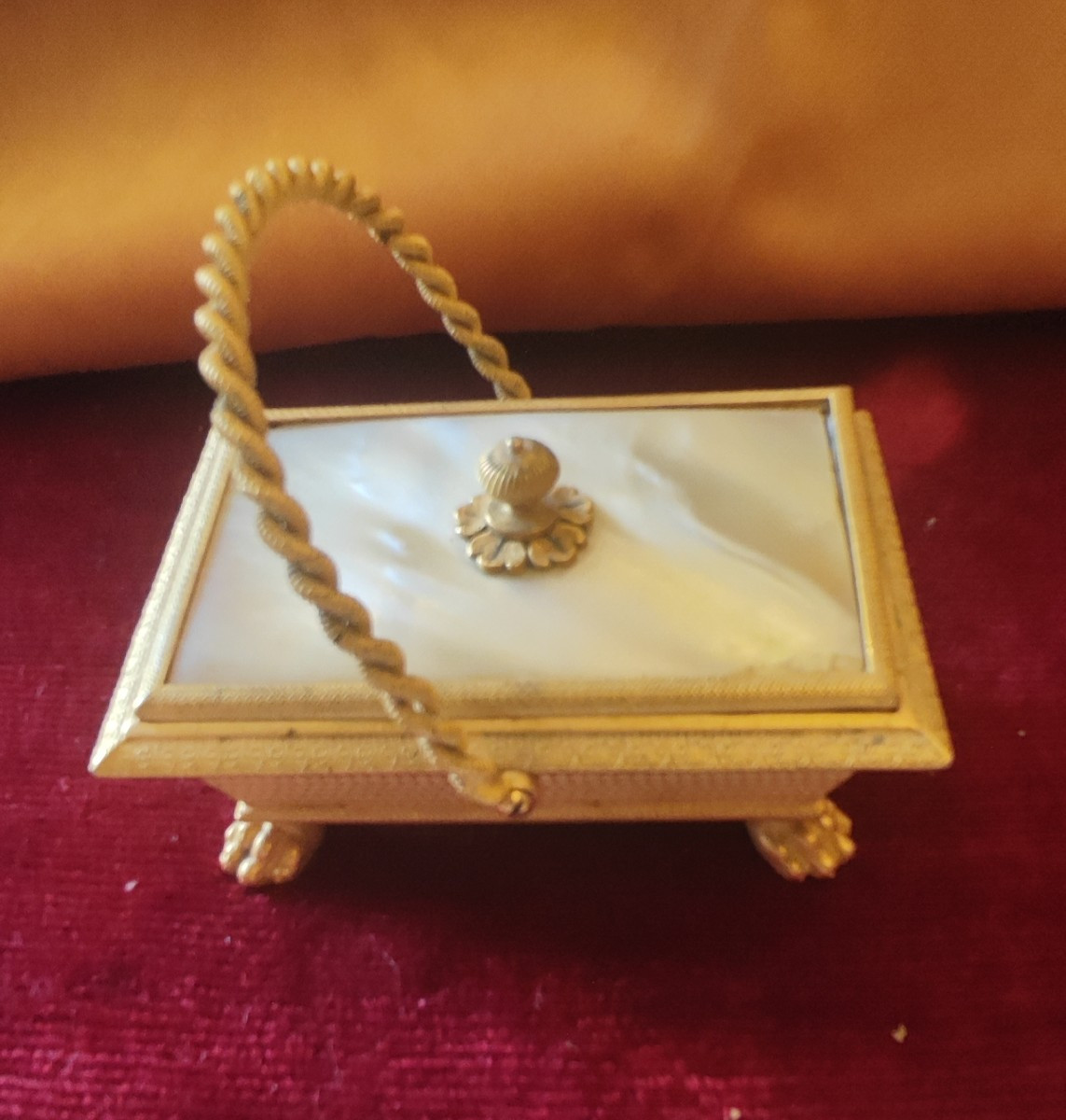 Panierino in bronzo dorato padiglione della Regina 