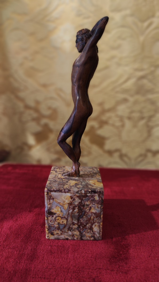 Intrigante sculturina in legno-photo-4