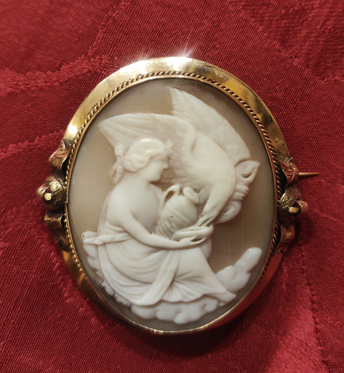 Grand tour cammeoGrand Tour cammeo, rappresentante leda e il cigno ,bella montatura di epoca