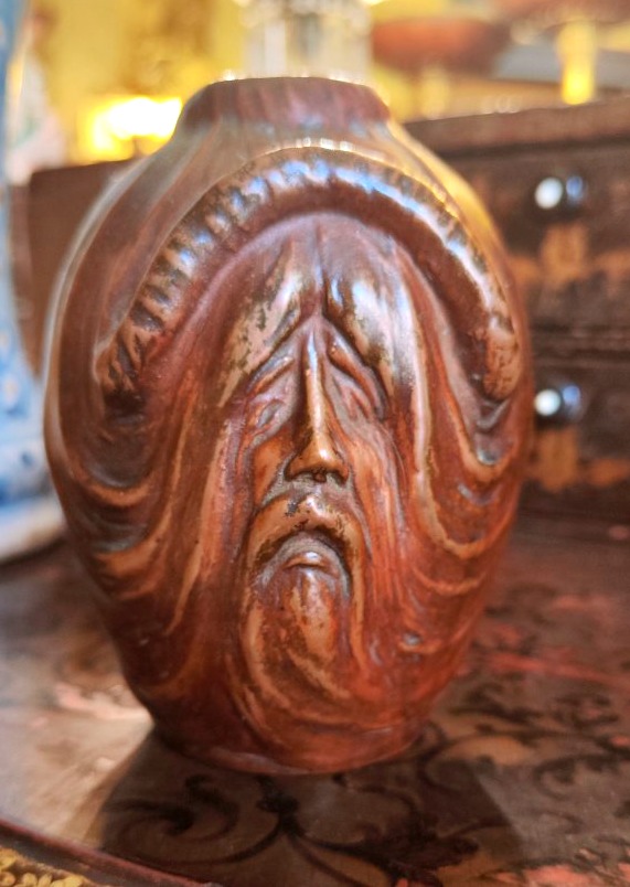 Piccolo vaso in terracotta ricoperto di rame