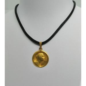 Yellow Gold Pendant, Portrait Of A Woman Draped On A Matified Background, Art Nouveau, 1919.