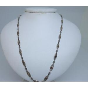 Two-tone Olive Mesh Silver Necklace, 1920-25.
