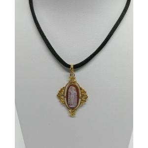 Gold Pendant, Agate Cameo, Muse And Foliage, Circa 1900, Art Nouveau.