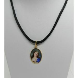 Yellow Gold Pendant, On Guilloché Background, Painted Enamelled Virgin, Circa 1900-20.
