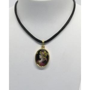 Yellow Gold Pendant, Enamel On Copper, Portrait Of A Woman With A Pink Ribbon, Limoges Signed, Circa 1930-40