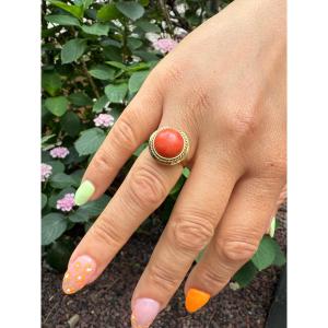 Art Deco Ring In 18k Yellow Gold - Coral Cabochon. 