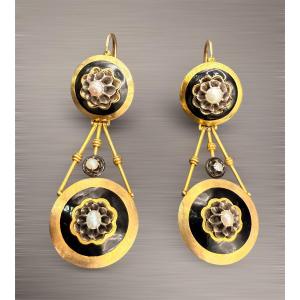Pair Of 18-carat (750 ‰) Yellow Gold Earrings, Period 1840-1860.