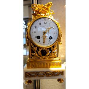 Charming Little Louis XVI Clock In Carrara Marble And Gilded Bronze Signed Le Faucheur