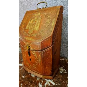 Refined 19th Century Mail Box In Gilded Leather, Decorated With Coats Of Arms And Trimmed With Green Damask Silk.